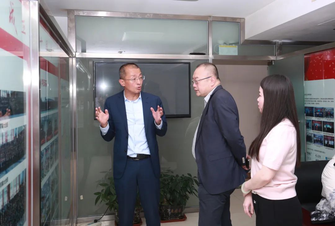 熱烈歡迎法國布雷斯特商學院校長沈岱博士、Clovitis中國辦公室負責人劉彥麟一行來訪社科賽斯！